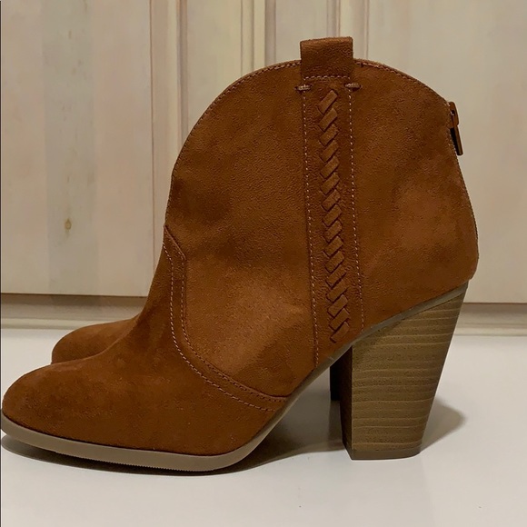 C Comfort Suede Booties / Ankle Boots • NEW - Picture 2 of 8
